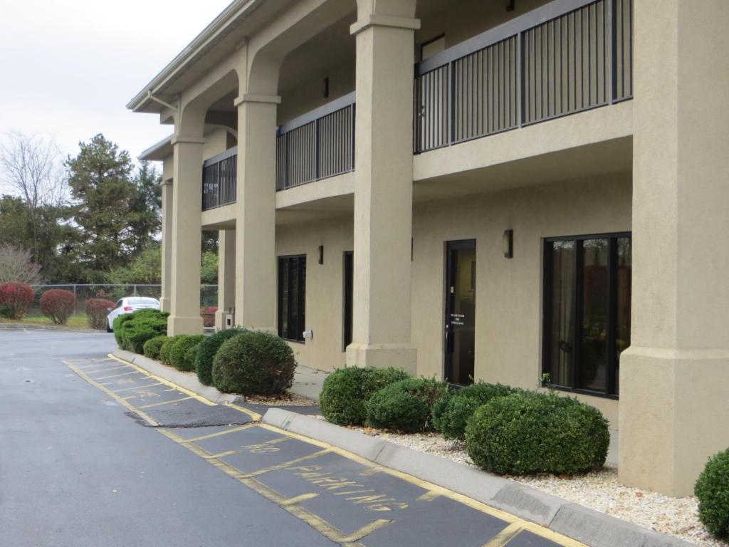 Travelodge by Wyndham Knoxville East Eksteriør billede
